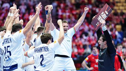 Italiens Handballer freuen sich über die Erfolge bei der WM.