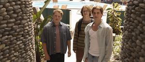 Die Juniordetektive Justus (Julius Weckauf),  Bob (Levi Brandl) und Peter (Nevio Wendt) ermitteln in einem Apartmentkomplex. 