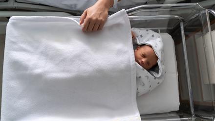 Nach einer Großfahndung in der Stadt Cosenza konnte die Entführerin des Neugeborenen aufgespürt und das Baby den besorgten Eltern zurückgegeben werden.