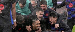 Ekstase nach dem Schlusspfiff. Barcelona feiert das Mega-Comeback.