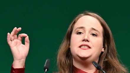 Die Hasskommentare im Netz hätten sie eher von Themen wie Ernährung, Sport oder Gesundheit ferngehalten, sagt Ricarda Lang. (Archivbild) 