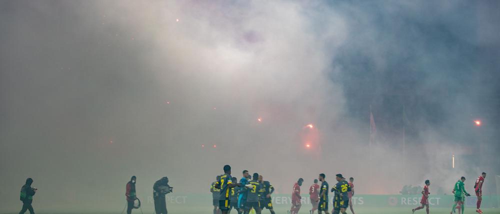 Frankreich verbietet den Rotterdam-Fans die Anreise nach Lille.