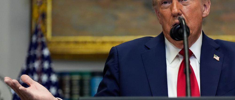 US-Präsident Donald Trump fordert für den russischen Angriffskrieg gegen die Ukraine eine Verhandlungslösung - mit Nachdruck.
