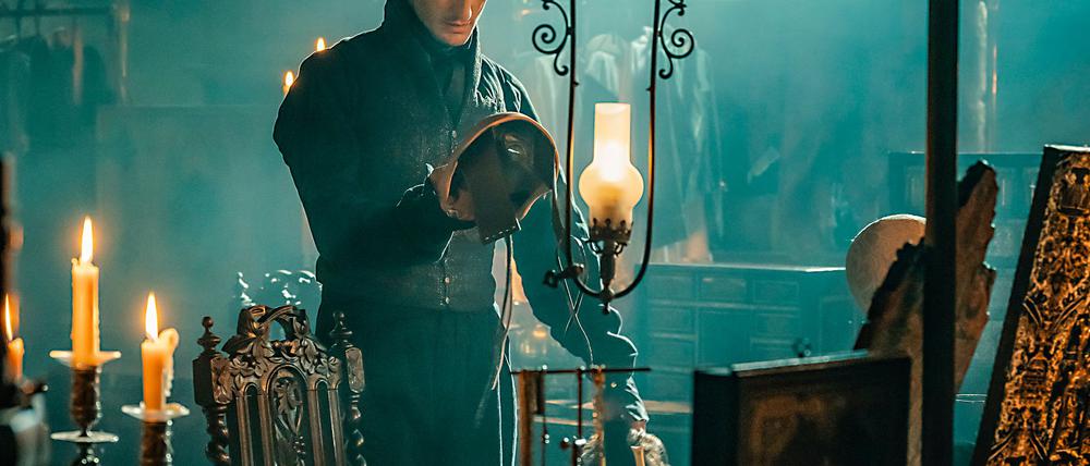 Pierre Niney als Edmond Dantes in einer Szene des Films „Der Graf von Monte Christo“.