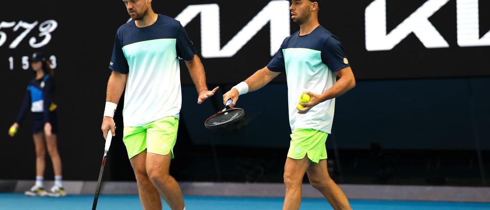 Die deutschen Doppelspieler Kevin Krawietz (l) und Tim Pütz sind im Halbfinale ausgeschieden