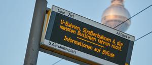 Die Gewerkschaft Verdi hat für Montag zu einem ganztägigen Warnstreik bei der BVG aufgerufen. (Archivbild)