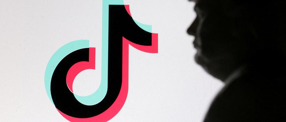 Donald Trump neben dem Tiktok-Logo: Der US-Präsident hat dem chinesischen Konzern Bytedance bis April Zeit gegeben, um einen Teil des US-Geschäfts der Social-Media-Plattform zu verkaufen.
