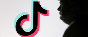 Donald Trump neben dem Tiktok-Logo: Der US-Präsident hat dem chinesischen Konzern Bytedance bis April Zeit gegeben, um einen Teil des US-Geschäfts der Social-Media-Plattform zu verkaufen.
