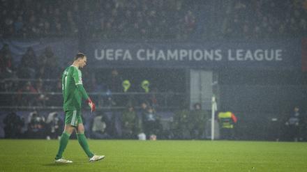 Manuel Neuer schlich nach dem 0:3 bei Feyenoord vom Feld.