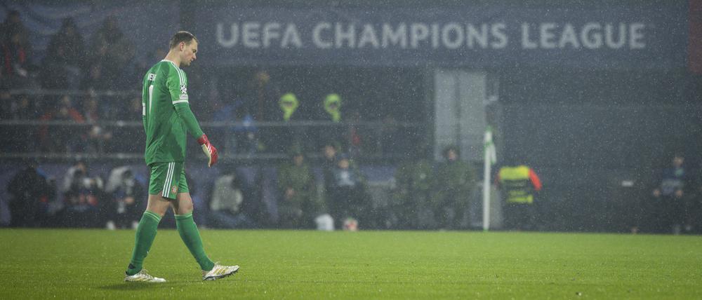 Manuel Neuer schlich nach dem 0:3 bei Feyenoord vom Feld.