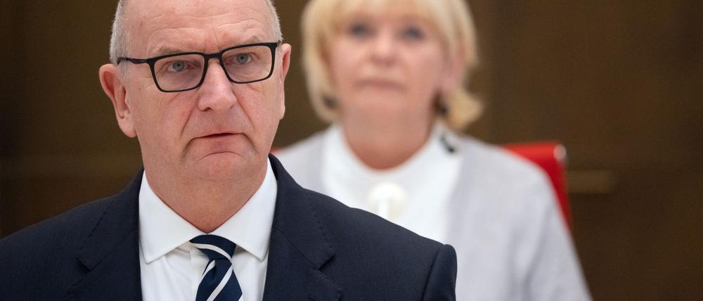 Brandenburgs Landtagspräsidentin Ulrike Liedtke (r) und Ministerpräsident Dietmar Woidke (SPD) haben die Bedeutung der freien Medien gewürdigt (Archivbild).