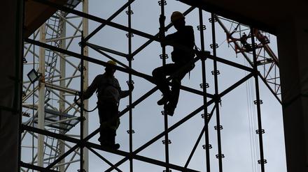 Auch am Bau werden bis heute überproportional häufig Menschen in ausbeuterischen Arbeitsverhältnissen beschäftigt.