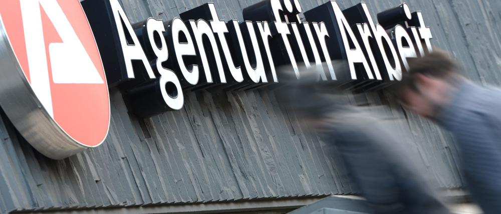 Strukturelle Probleme belasten den Arbeitsmarkt zunehmend.