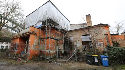 Kino Charlott in Potsdam. Die Ruine ist seit Dezember 2024 eingerüstet.