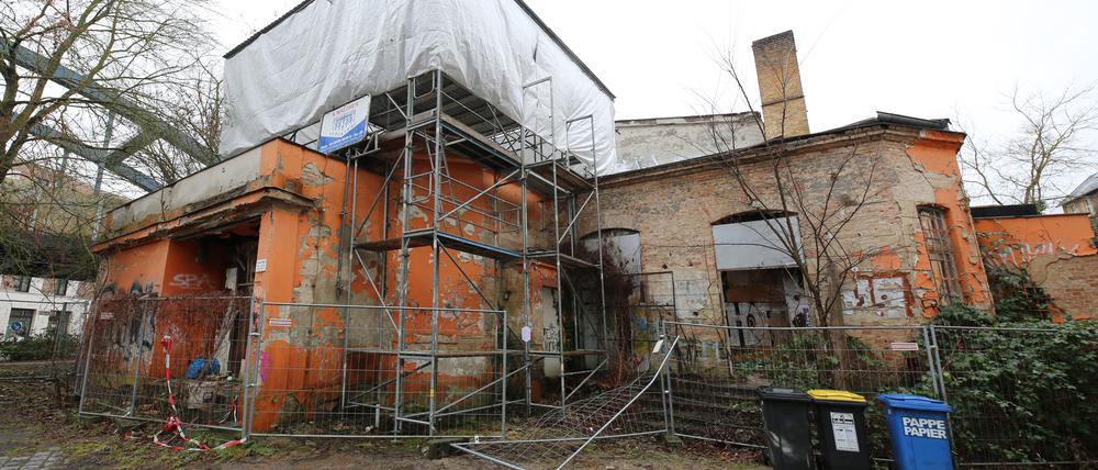Kino Charlott in Potsdam. Die Ruine ist seit Dezember 2024 eingerüstet.