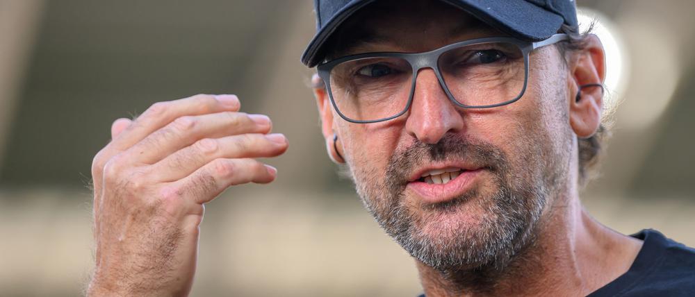 Mit seiner Mannschaft sorgt Claus-Dieter Wollitz in der 3. Liga für Aufsehen.