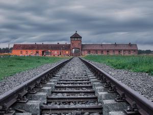 KZ Auschwitz-Birkenau. Die in Polen gelegene KZ-Gedenkstätte Auschwitz wird vom Auswärtigen Amt gefördert.