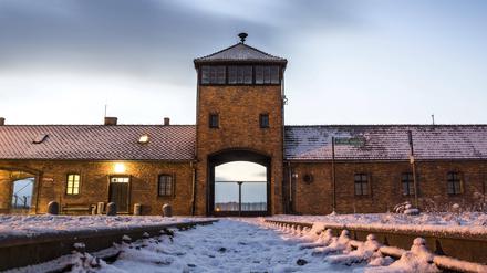 Das Haupttor des Konzentrationslagers Auschwitz-Birkenau