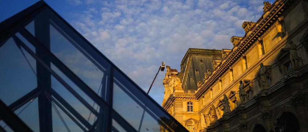 Laut der Louvre-Chefin ist die berühmte Glaspyramide des Museums „strukturell überholt“.