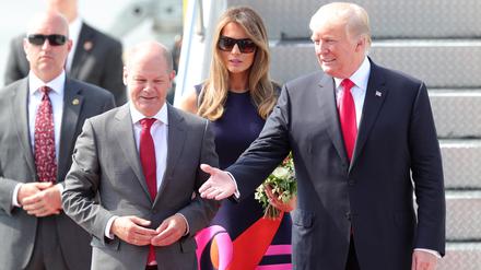 Damals wars. Olaf Scholz begrüßt den damaligen US-Präsidenten im Juli 2017 in Hamburg.