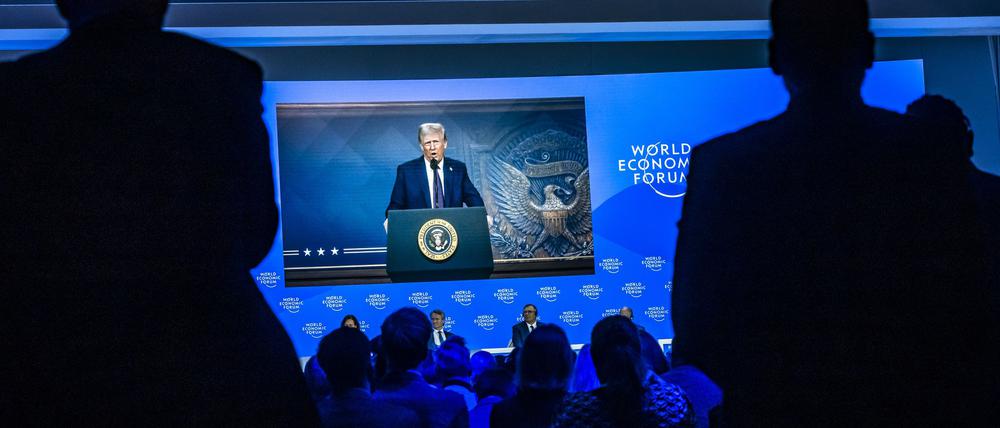 Drei Tage nach seinem Amtsantritt ließ sich Trump beim Weltwirtschaftsforum zuschalten.