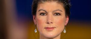 Sahra Wagenknecht, Bundesvorsitzende des Bündnis Sahra Wagenknecht (BSW), steht nach der Aufzeichnung eines Interviews für die Sendung «RTL Direkt spezial» im Studio des Fernsehsenders RTL. 