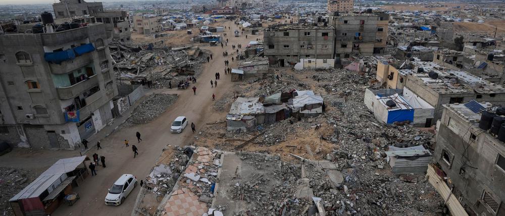 In den Süden des Gazastreifens vertriebene Palästinenser sollen in wenigen Tagen in den zerstörten Norden zurückkehren können. (Symbolbild)