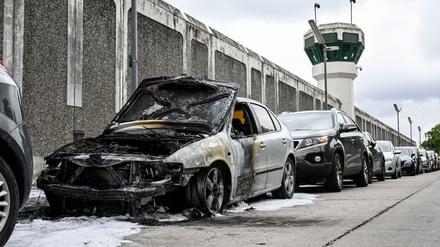 Auch vor Berliner Gefängnissen wurden Autos angezündet. (Archivbild)