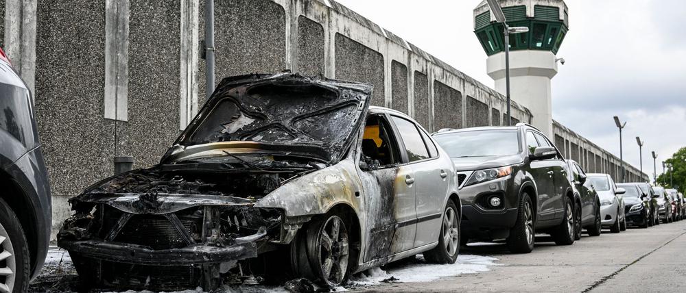 Auch vor Berliner Gefängnissen wurden Autos angezündet. (Archivbild)