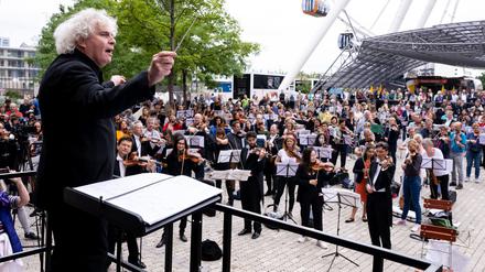 Instrumentalunterricht als Luxusgut? Das darf nicht sein, findet Stardirigent Simon Rattle. 