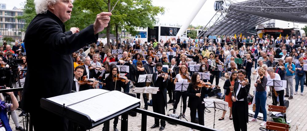 Instrumentalunterricht als Luxusgut? Das darf nicht sein, findet Stardirigent Simon Rattle. 
