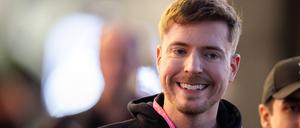 F1 Las Vegas Grand Prix - Race Mr. Beast James Jimmy Donaldson arrives in the paddock during the Formula 1 Heineken Las Vegas Grand Prix in Las Vegas, United States, on November 23, 2024. Las Vegas, Nevada United States PUBLICATIONxNOTxINxFRA Copyright: xReginaldxMathalonex originalFilename:mathalone-notitle241123_npeK8.jpg