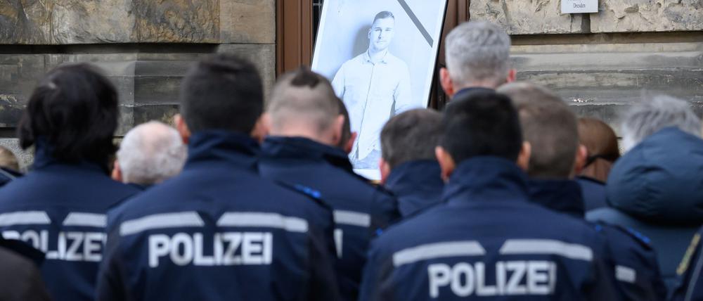 Für den im Einsatz getöteten Polizisten aus Sachsen ist eine Trauerfeier und ein Trauermarsch geplant. (Archivbild).