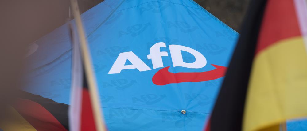 Der Antrag zum Verbotsverfahren wird nun in erster Lesung beraten.