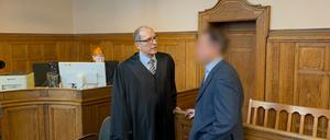 Ein Lehrer steht nach einem Streit über eine Palästina-Flagge vor Gericht. (Archivbild) 