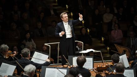 Daniel Harding dirigiert im Januar 2025 die Berliner Philharmoniker.