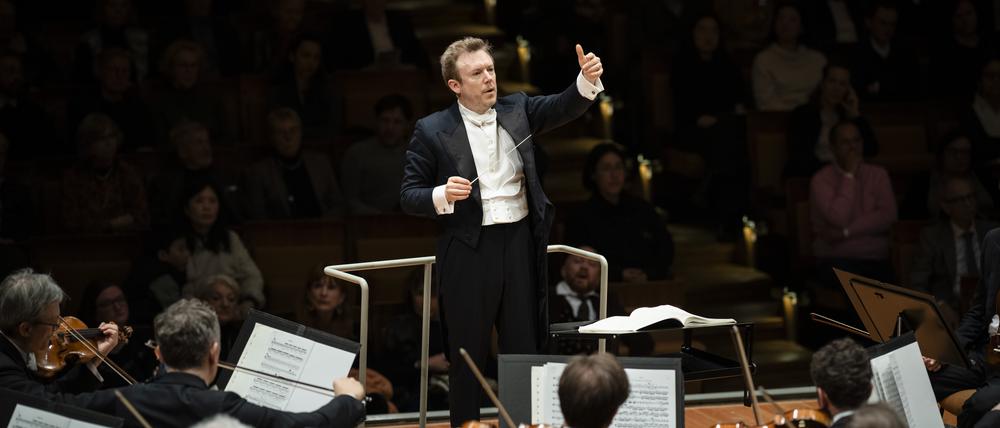 Daniel Harding dirigiert im Januar 2025 die Berliner Philharmoniker.