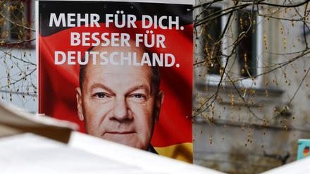 Ein Wahlkampfplakat des deutschen Bundeskanzlers Olaf Scholz von der Sozialdemokratischen Partei (SPD) für die bevorstehende Bundestagswahl ist in Erfurt, Deutschland, am 23. Januar 2025 zu sehen.