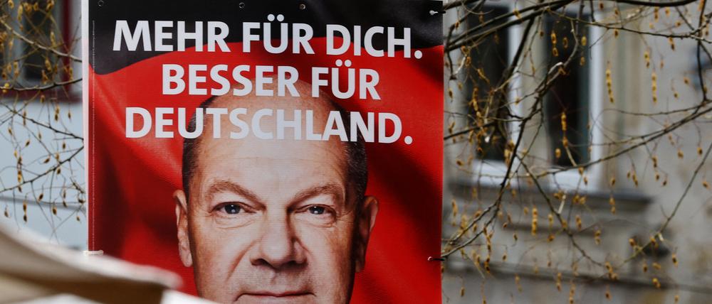Ein Wahlkampfplakat des deutschen Bundeskanzlers Olaf Scholz von der Sozialdemokratischen Partei (SPD) für die bevorstehende Bundestagswahl ist in Erfurt, Deutschland, am 23. Januar 2025 zu sehen.