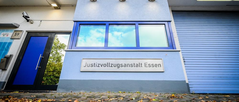 Wie der „Spiegel“ berichtet, befindet sich ein im September 2022 zu fast elf Jahren Haft verurteilter Captagon-Drogenhändler aus Syrien in Essen bereits im offenen Vollzug.