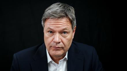 Robert Habeck (Bündnis 90/Die Grünen), Bundesminister für Wirtschaft und Klimaschutz und Kanzlerkandidat, wird am Mittwoch die letzte Konjunkturprognose der rot-grünen Minderheitsregierung vorstellen.