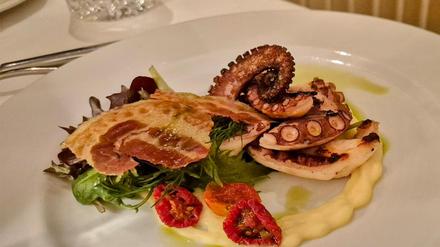 Oktopus mit Kartoffel-Zitronen-Püree und Pancetta.