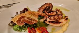 Oktopus mit Kartoffel-Zitronen-Püree und Pancetta.