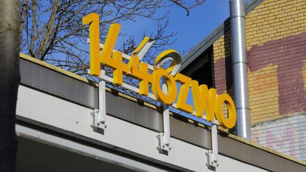 Vandalismus in Babelsberg. Am 1448zwo wurde das Logo beschädigt, ein Banner angekokelt, Müll hinterlassen. Es ist nicht das erste Mal, dass das Café Opfer von Vandalismus wird.