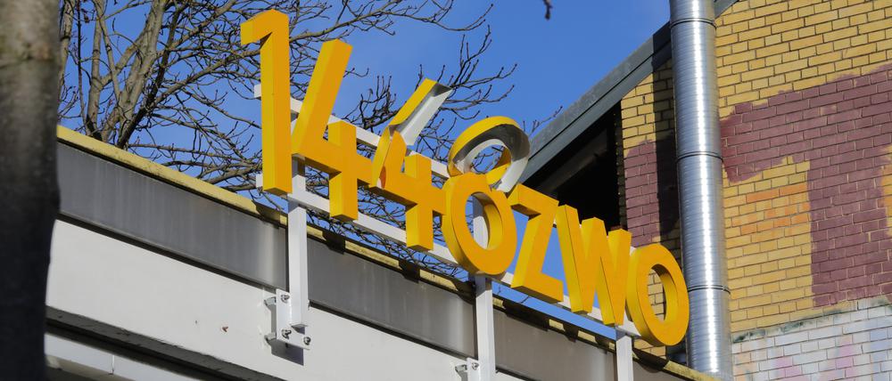 Vandalismus in Babelsberg. Am 1448zwo wurde das Logo beschädigt, ein Banner angekokelt, Müll hinterlassen. Es ist nicht das erste Mal, dass das Café Opfer von Vandalismus wird.