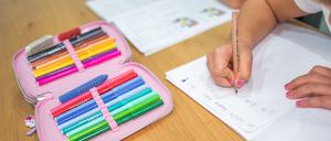 Brandenburg will mehr Wert auf feinmotorische Fähigkeiten der Kinder legen und das Schreiben mit der Hand fördern.