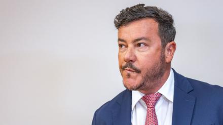 Der Ex-Milliardär muss nach seiner Festnahme in Untersuchungshaft (Foto: Archiv)