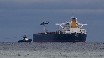 Schon länger gehen die USA und andere westliche Staaten mit Sanktionen gegen Russlands Öl exportierende Schattenflotte vor.