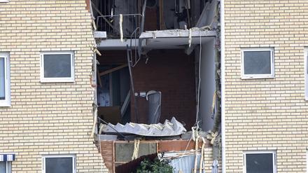 26.09.2023, Schweden, Linköping: Schäden, die durch eine Explosion in einem Wohnhaus im Stadtteil Ekholmen in Linköping verursacht wurden.