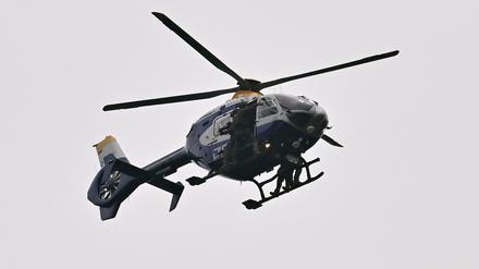Ein Polizeihubschrauber im Einsatz.